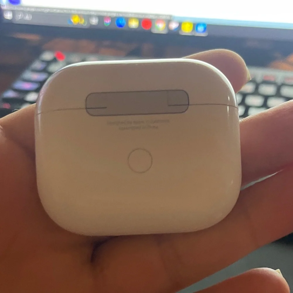 Apple White Wireless Earbuds Charging Case